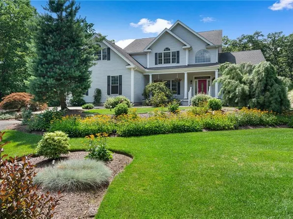 22 Stoney Dr, North Smithfield, RI 02896