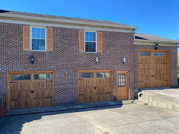 3rd image of 2041 Lakewood Dr
