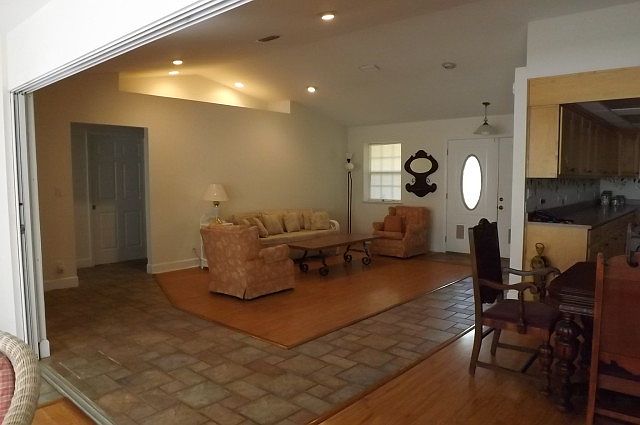 1st image of 203 Knollwood Dr