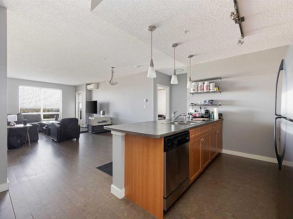 2nd image of 136 C S Sandpiper Rd #606