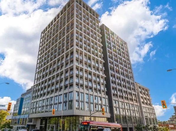 2020 Bathurst St #210, Toronto, ON M5P 0A6