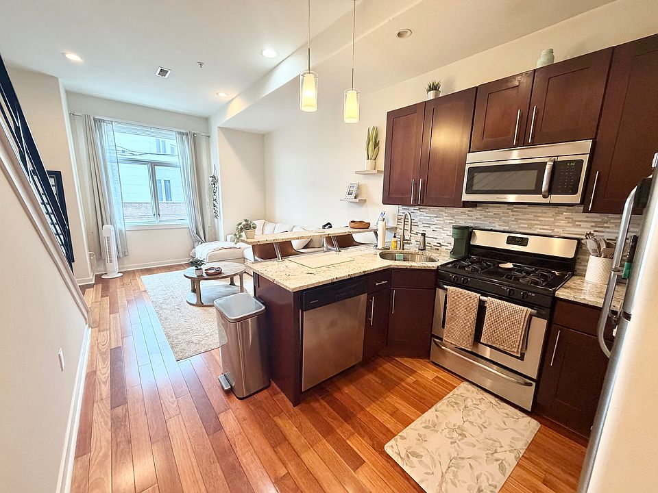 1st image of 1844 Vineyard St #2F