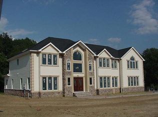 20 Mare Haven Ct, North Brunswick, NJ 08902