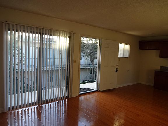 4th image of 1555 Artesia Blvd APT 4