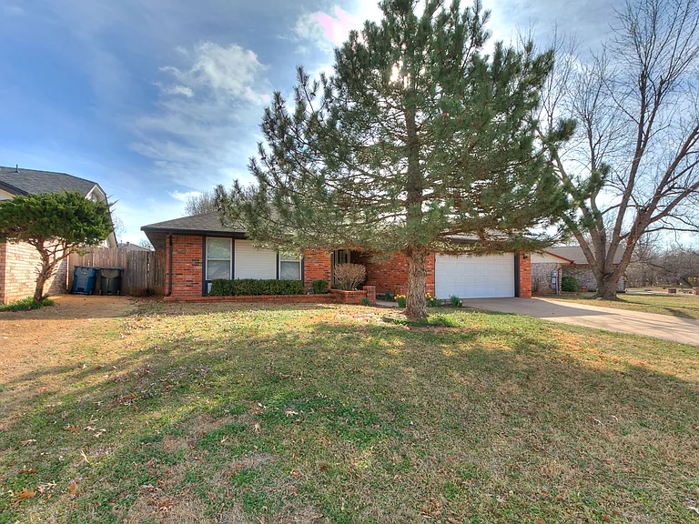 1700 Whispering Creek Dr — Photo 1