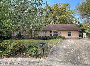 201 Ravens Ct, Ocean Springs, MS 39564