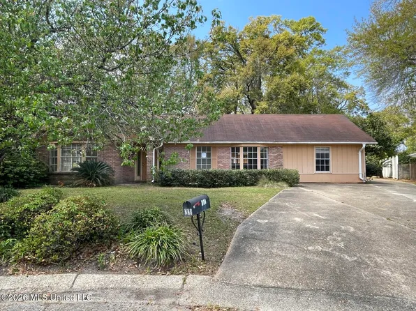 201 Ravens Ct, Ocean Springs, MS 39564