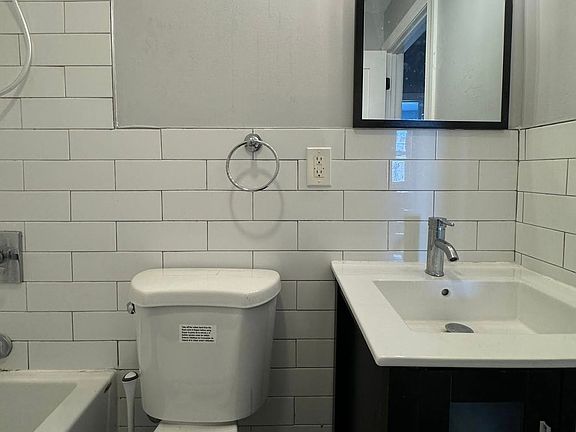 4th image of 18 Jewett Ave #3L