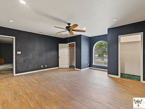 4th image of 913 Elizabeth St