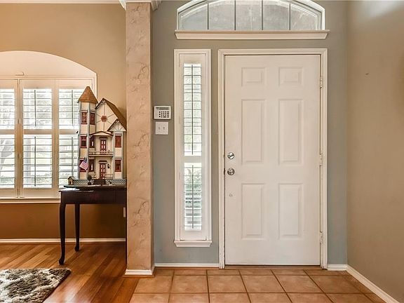 4th image of 9716 Thorncliff Dr