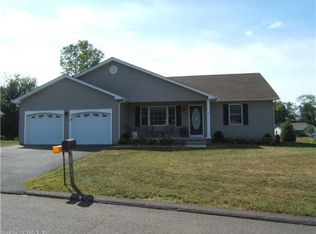 17 Acorn Dr, Broad Brook, CT 06016