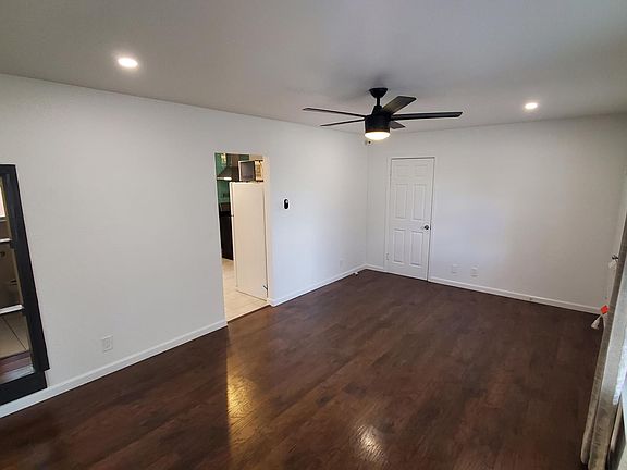 3rd image of 102 W Norwood Ct