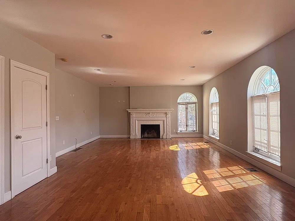 1030 Van Dyke — Photo 3