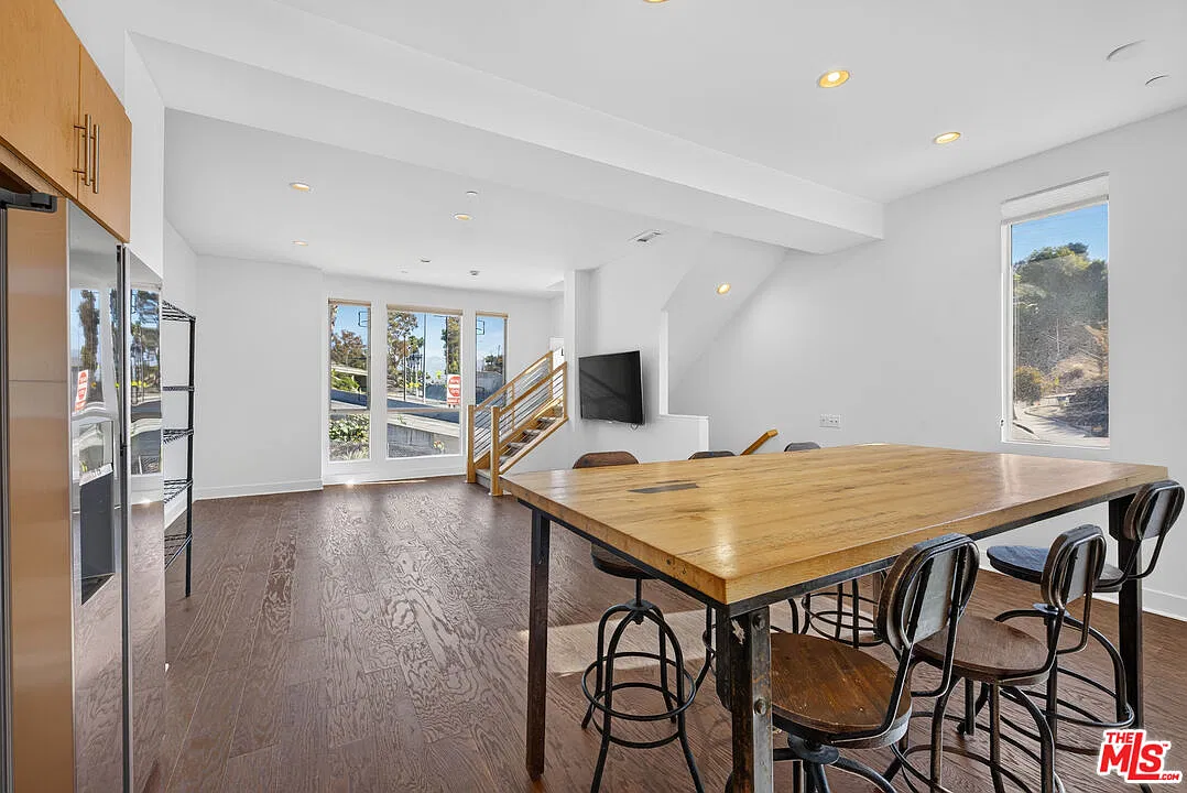 3 bed, 3.0 bath, 1407 sqft, $4,850 — Photo 1