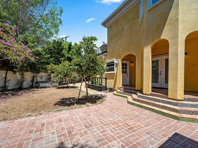 8302 S Sepulveda Blvd — Photo 7