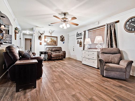2nd image of 331 W Willow Ave