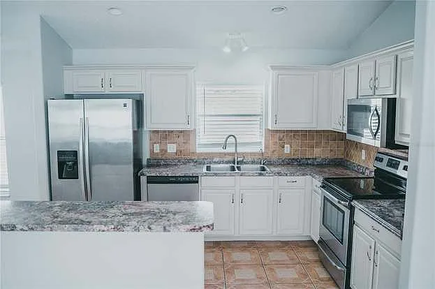 2402 Knightsbridge Blvd — Photo 20