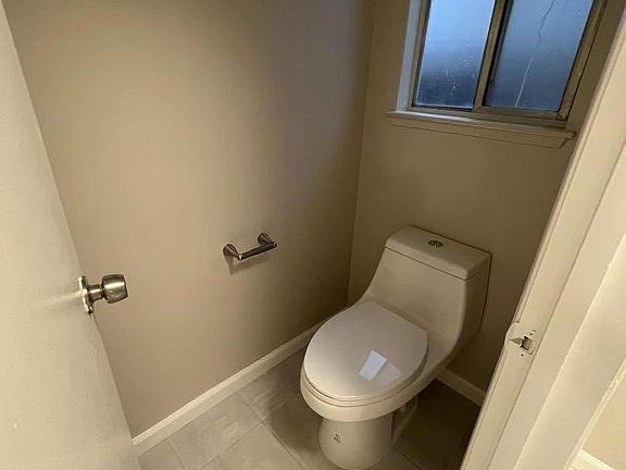 4th image of 1117 Oakmont Dr