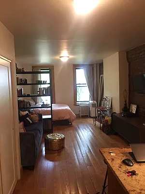 Rented by Weinstein Realty Group | media 7