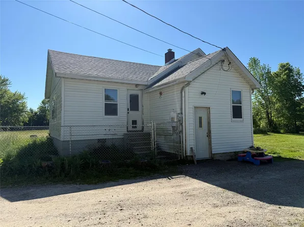 10323 Halsey Rd, Grand Blanc, MI 48439