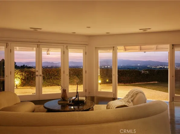 4173 Regal Oak Dr, Encino, CA 91436