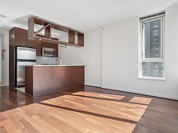 2nd image of 1001 Richards St #1104