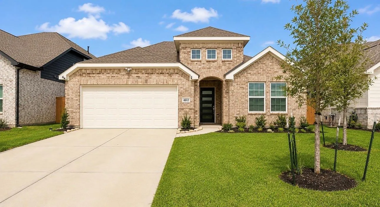 4 bed, 2.0 bath, 2137 sqft, $2,500 — Photo 1