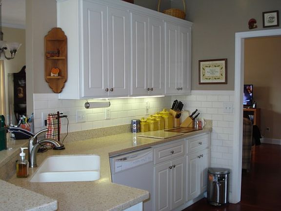 4th image of 271 Southbank Dr
