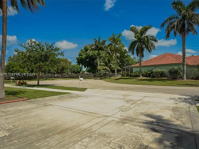 2575 Muirfield Ter #0 — Photo 12