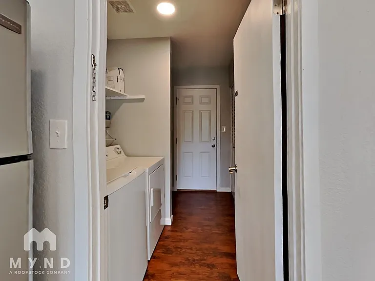 725 W Utopia Rd — Photo 14
