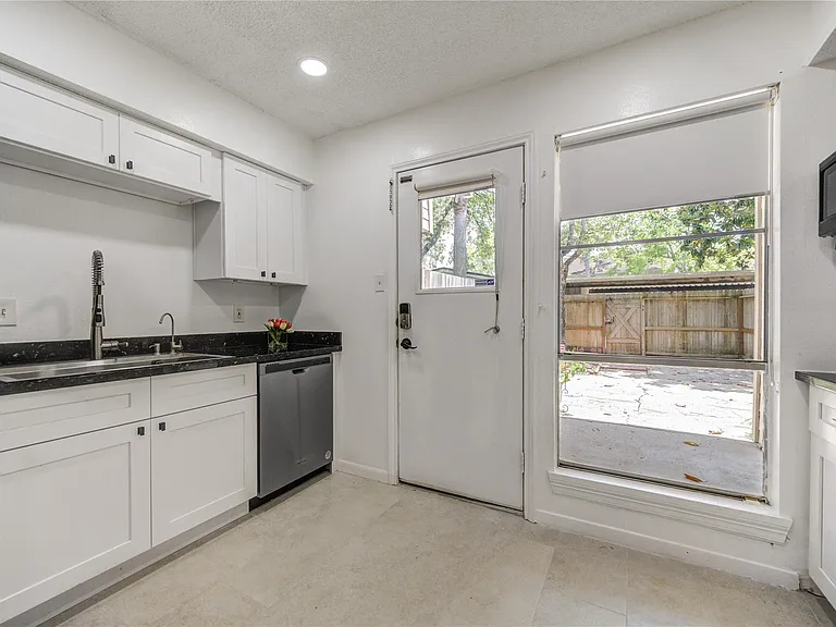 7965 Kendalia Dr — Photo 12