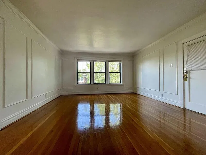 6332 N Rosebury Ave — Photo 2