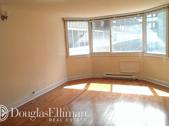 2nd image of 510 Main St APT 402
