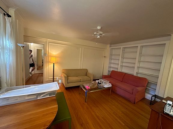 3rd image of 988 Memorial Dr APT 283