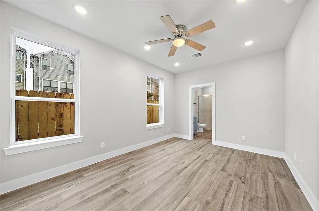 3 bed, 3.5 bath, 2207 sqft, $3,300 — Photo 3