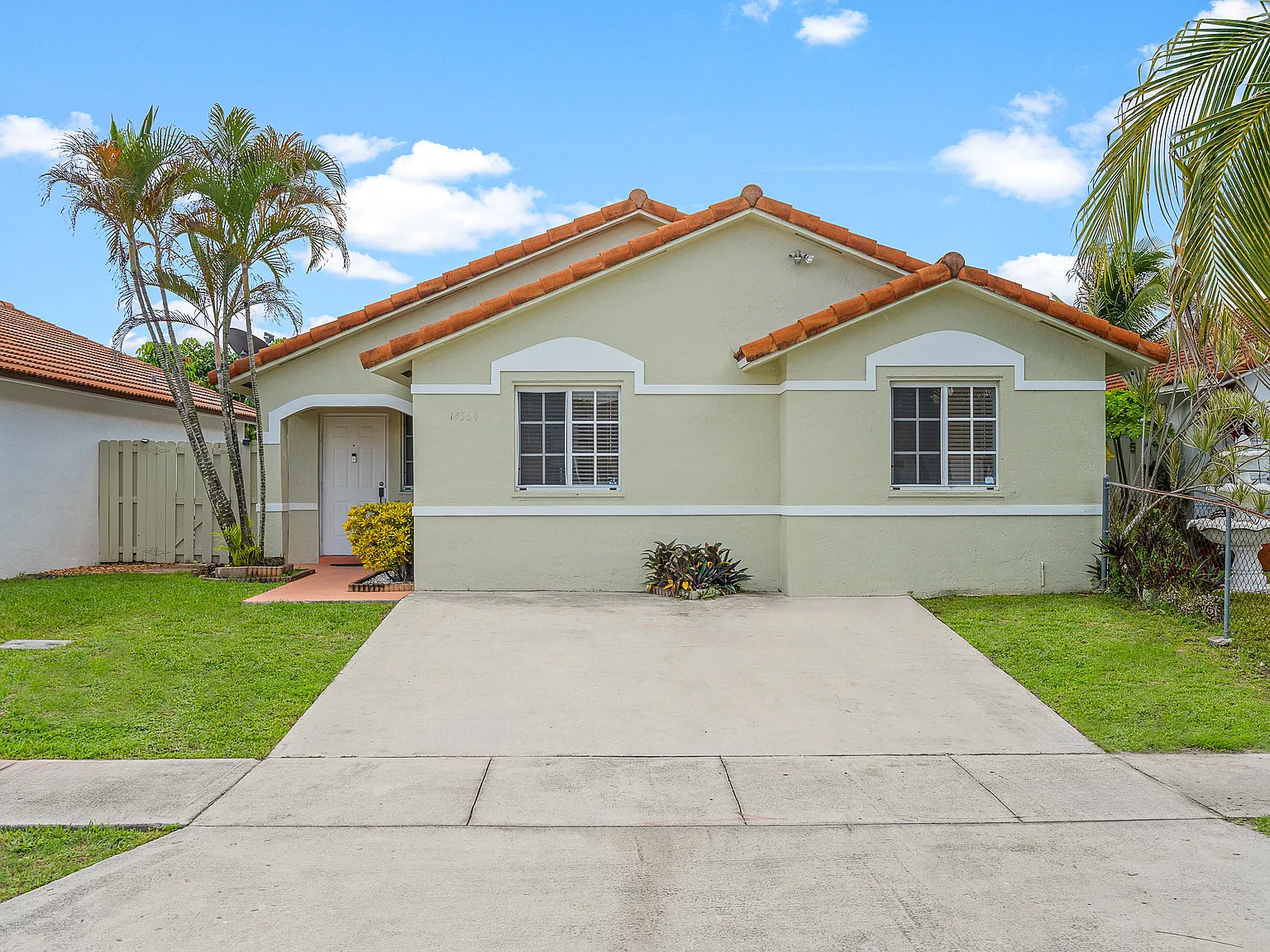 3 bed, 1244 sqft, $3,000 — Photo 1