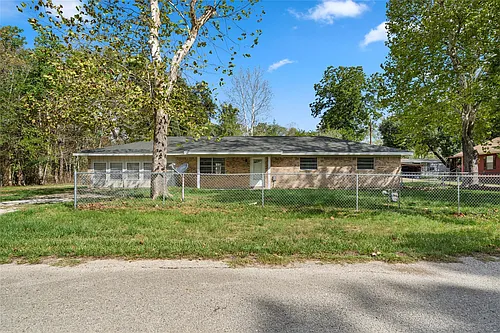 110 W Pine St Photo 1
