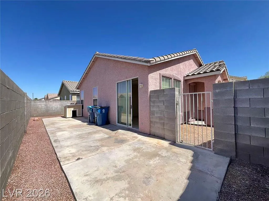3 bed, 1348 sqft, $1,750 — Photo 2