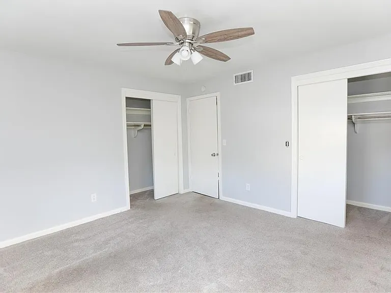 905 Little Bay Ave #B — Photo 3