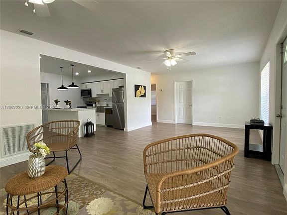 4th image of 1120 SW 15th Ter