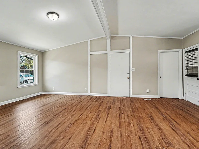 511 Saunders Pl #B — Photo 6