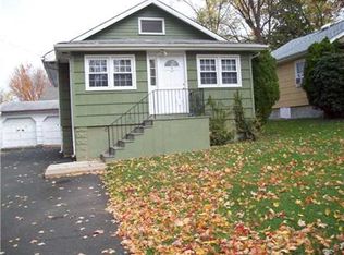 3 Louis Ave, Valley Cottage, NY 10989