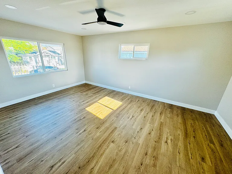 Bedroom 1 (19'X15')