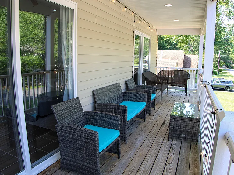 2nd floor balcony