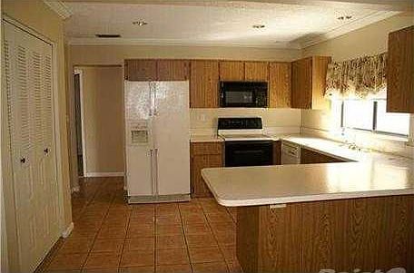 4th image of 10766 NW 26th St