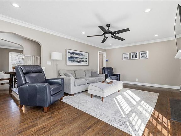 5th image of 6928 Wornall Rd