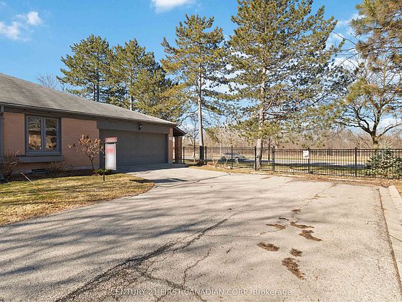 3rd image of 50 Fiddlers Green Rd #53