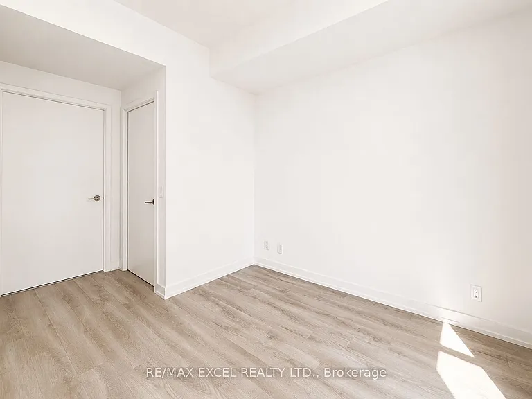 33 Helendale Ave #1012 — Photo 14