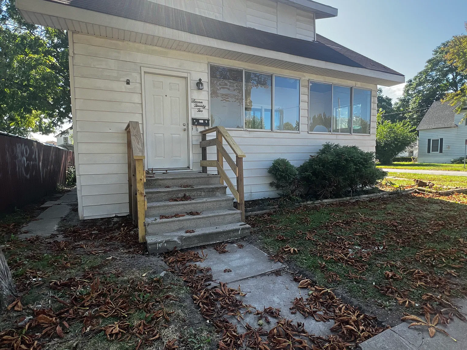 3 bed, 1.5 bath, 1209 sqft, $1,200 — Photo 1