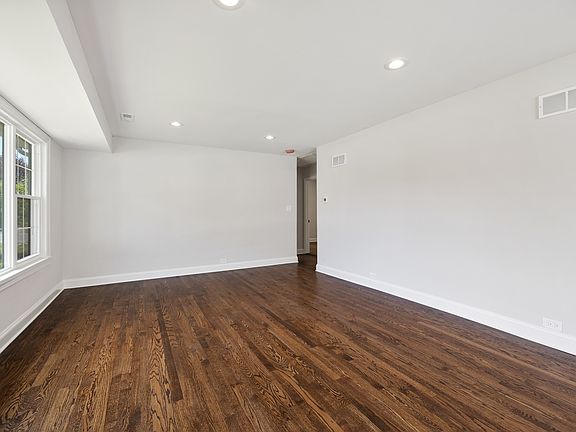 2nd image of 2 N Elmwood Ave